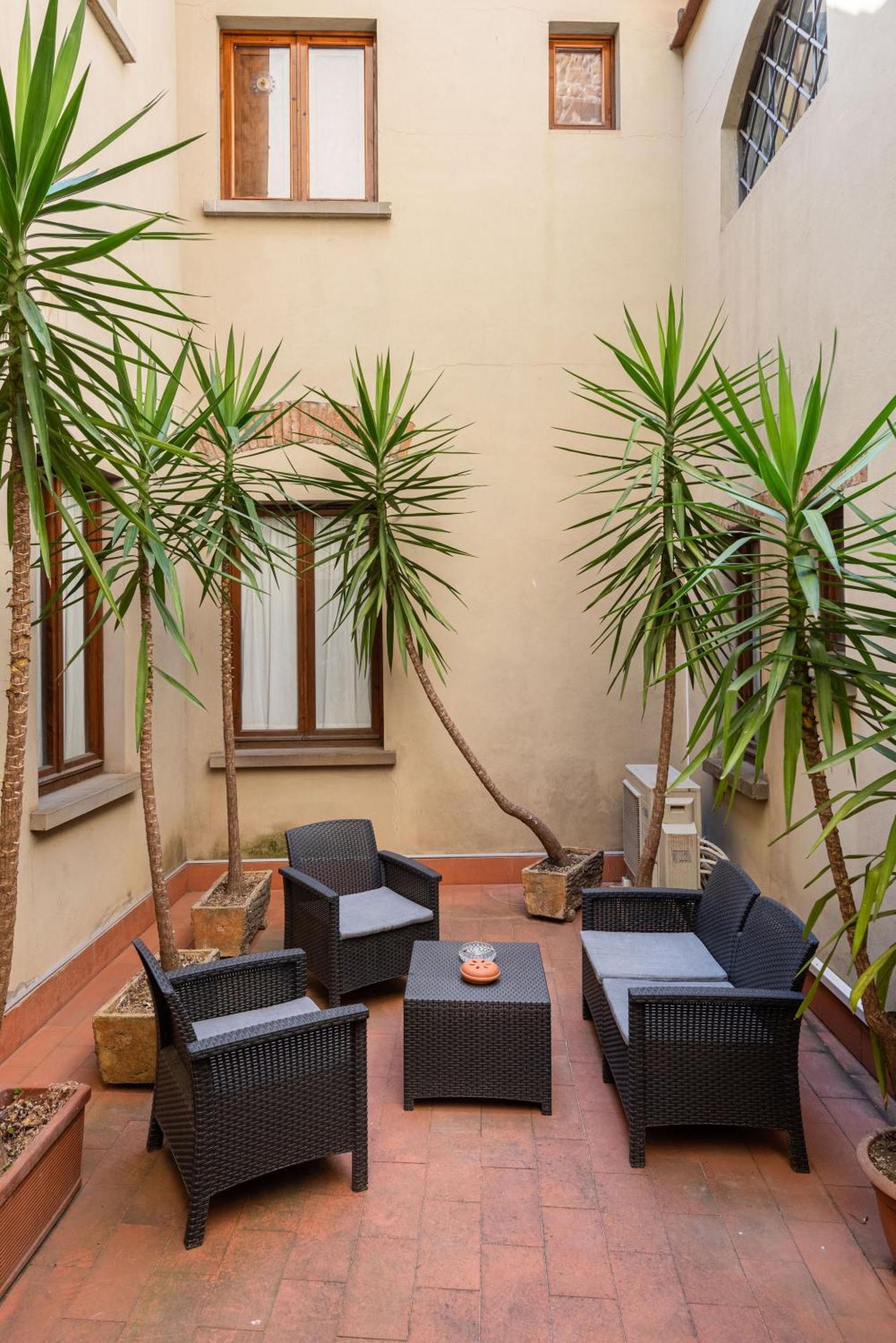 Signoria Apartment With Patio Florencja Zewnętrze zdjęcie