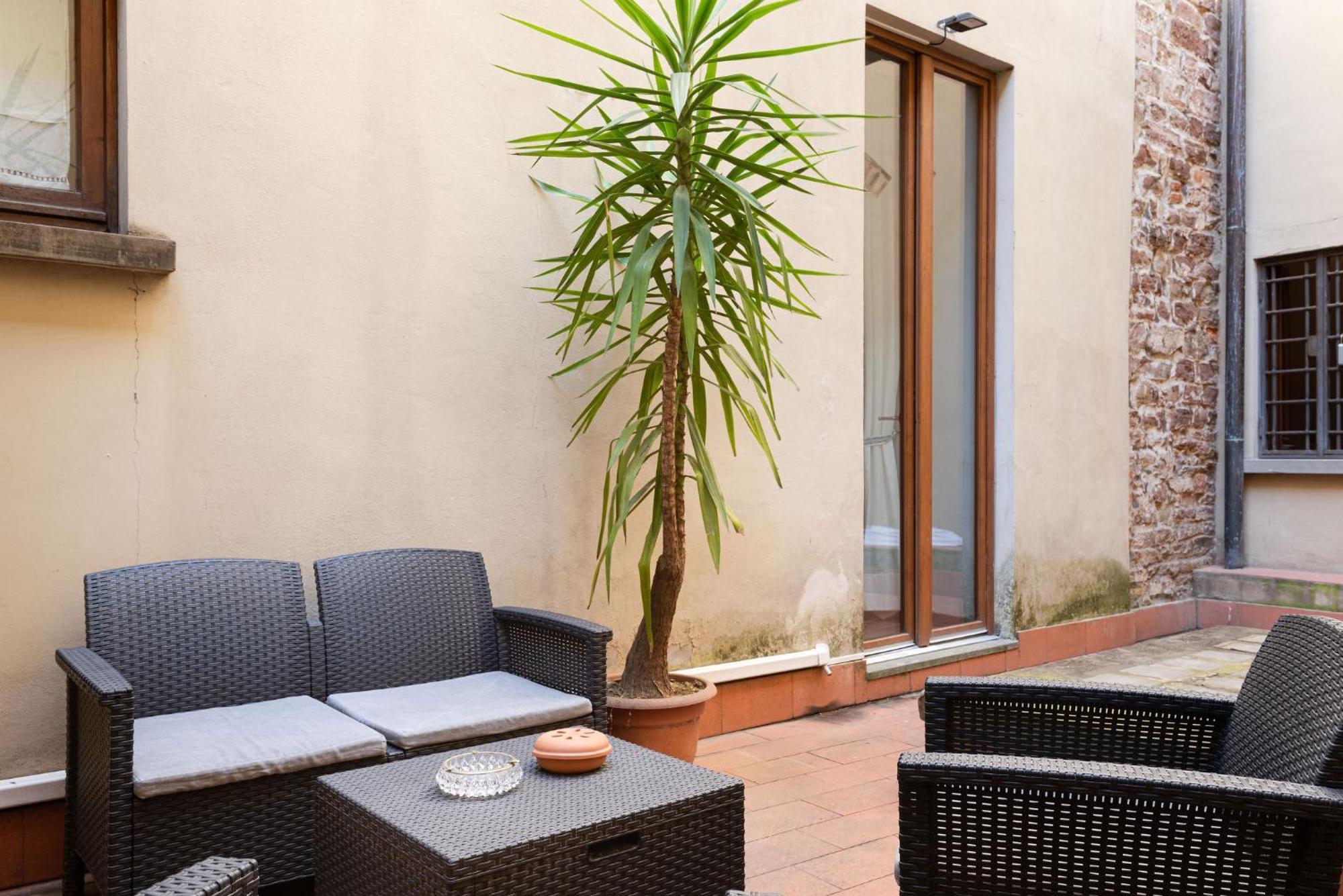 Signoria Apartment With Patio Florencja Zewnętrze zdjęcie