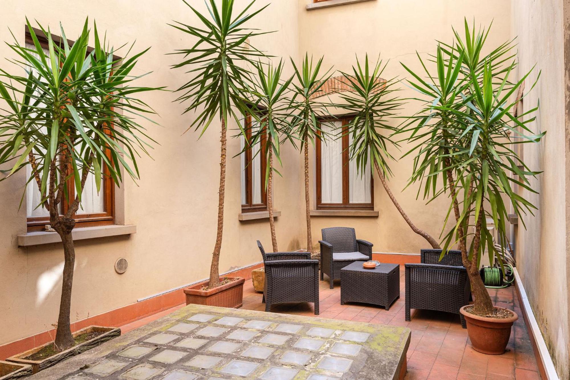 Signoria Apartment With Patio Florencja Zewnętrze zdjęcie