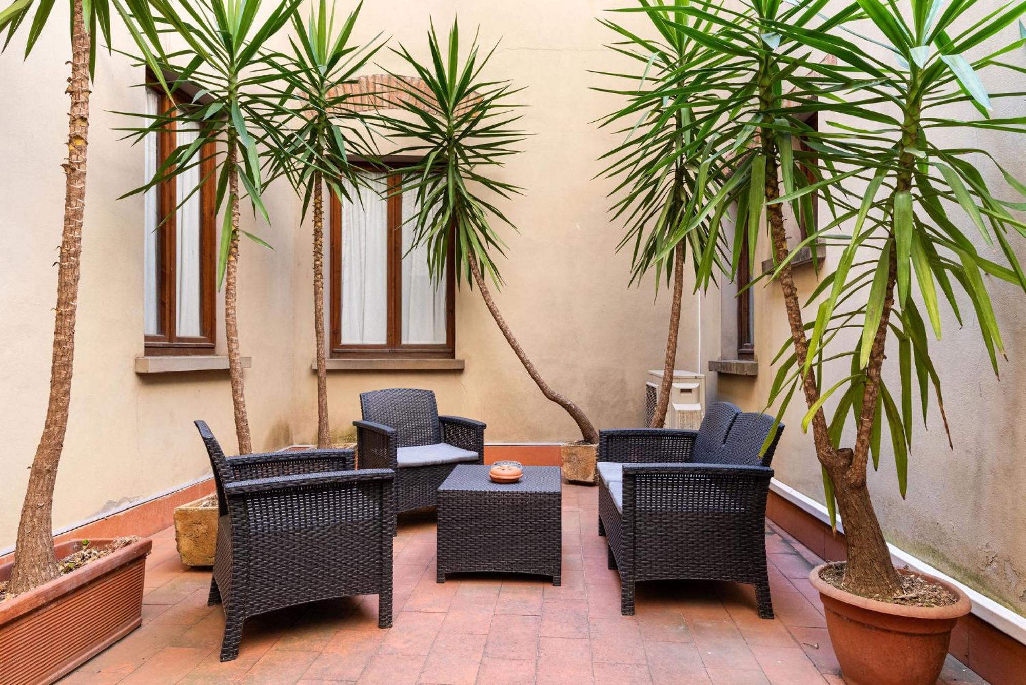 Signoria Apartment With Patio Florencja Zewnętrze zdjęcie