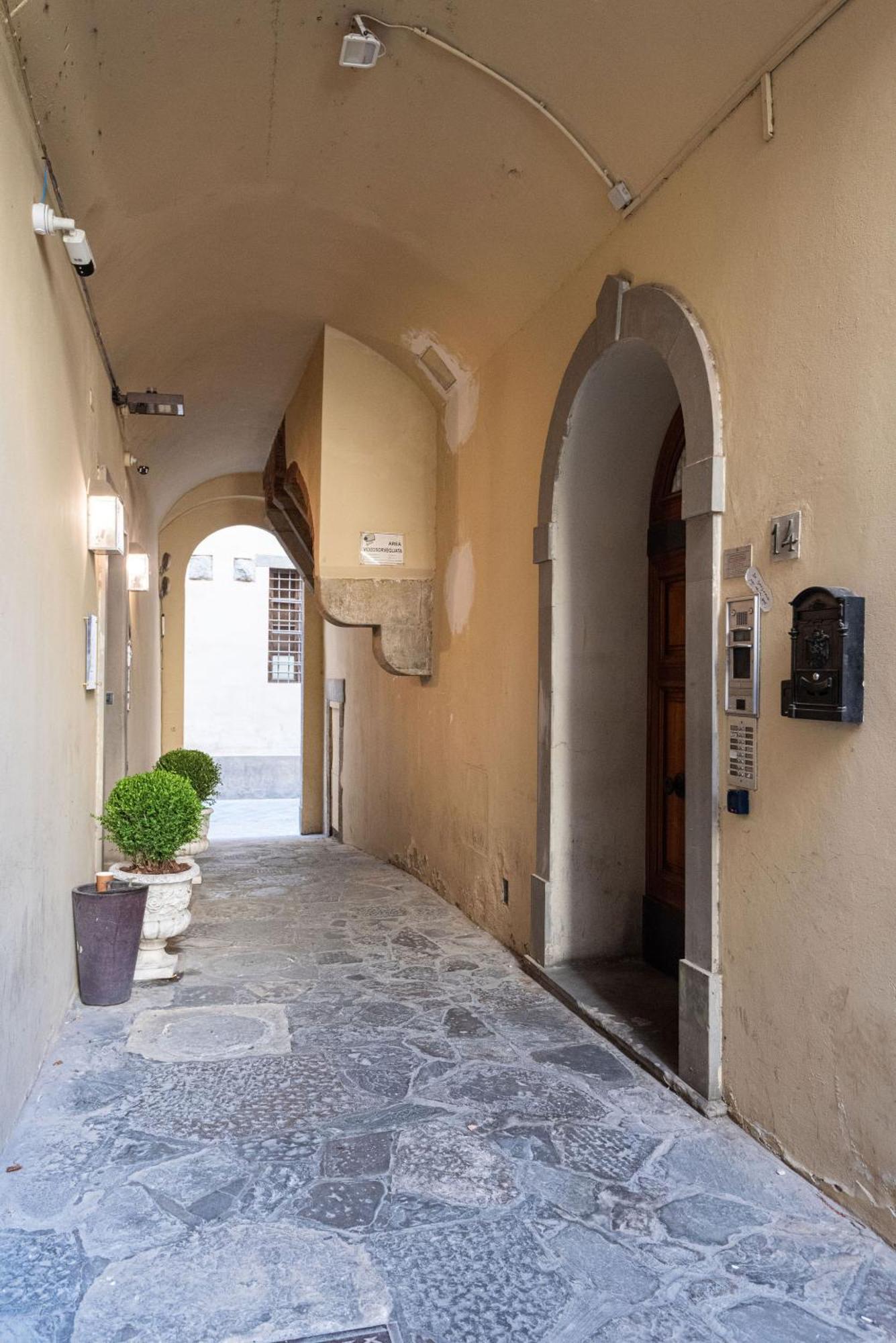Signoria Apartment With Patio Florencja Zewnętrze zdjęcie